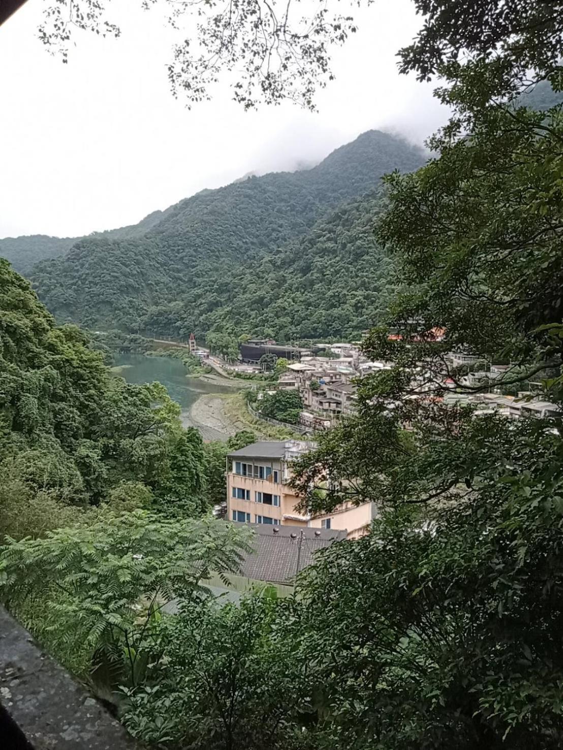 ホテル ウライ タウン ハウス 烏来区 エクステリア 写真